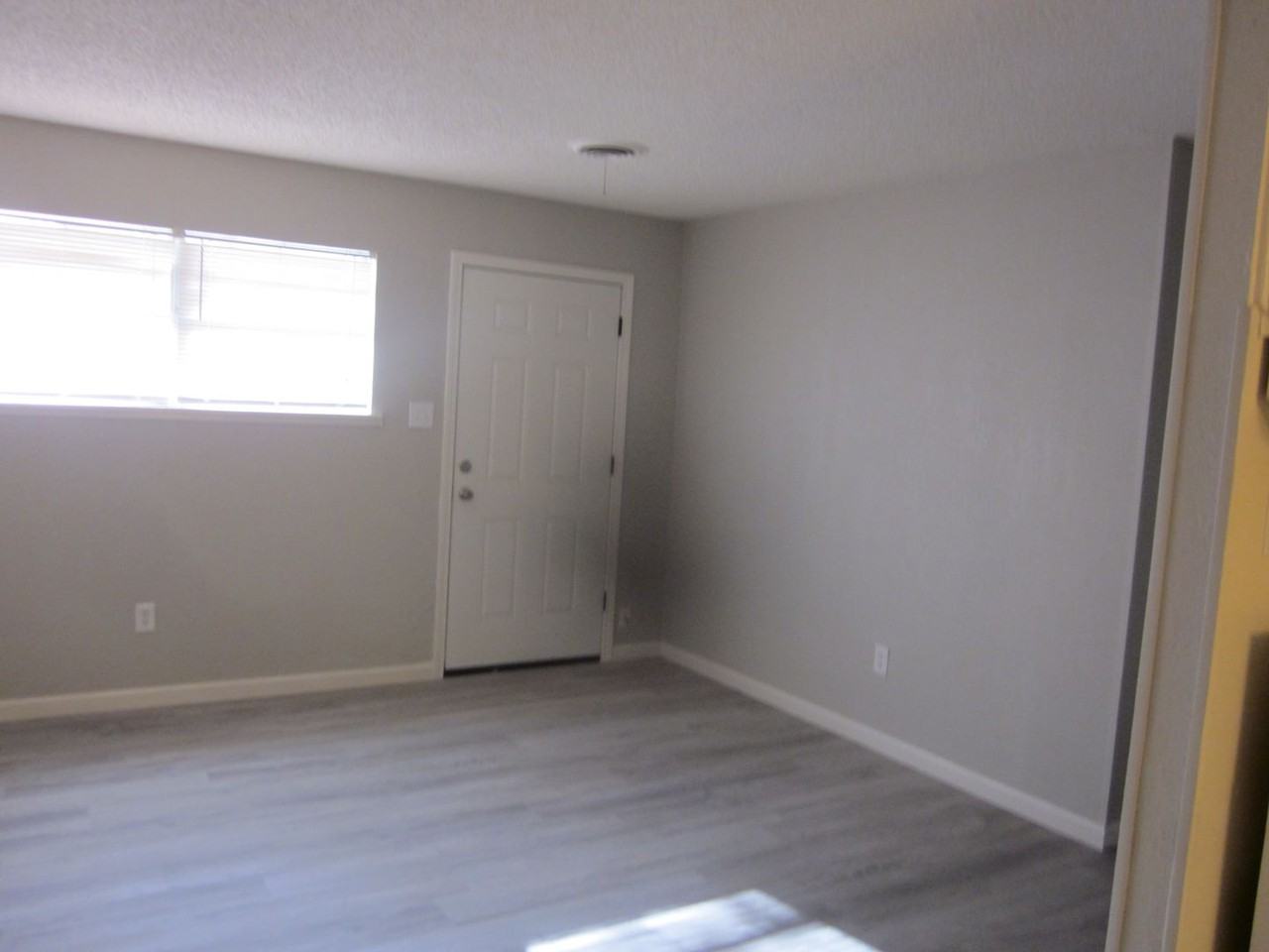 1209 Heather St - Photo 2 of 11