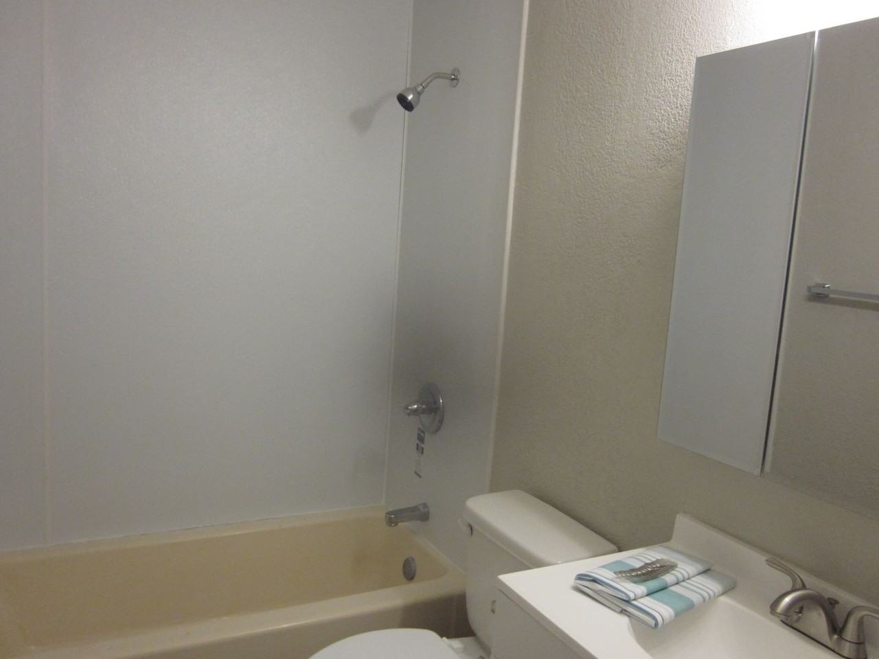 1209 Heather St - Photo 7 of 11