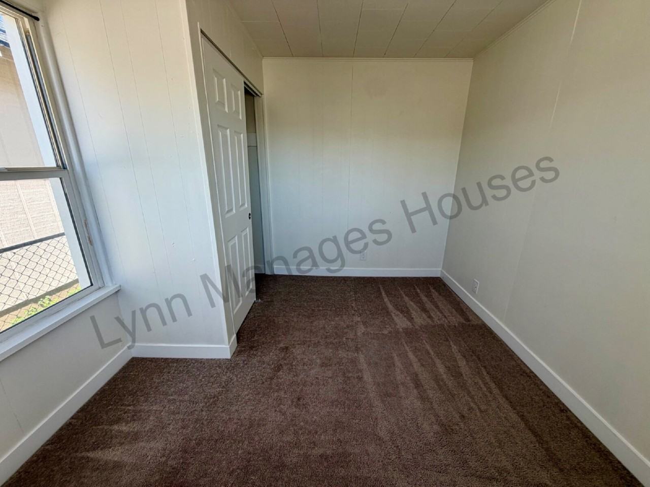 1010 W 20th St - Photo 2 of 17