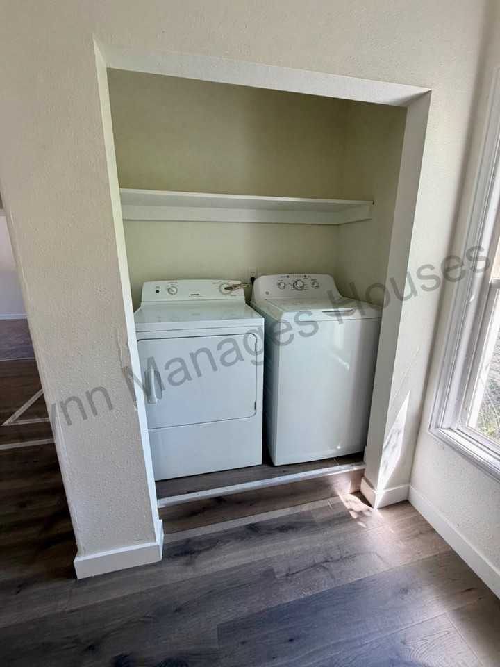 1010 W 20th St - Photo 5 of 17