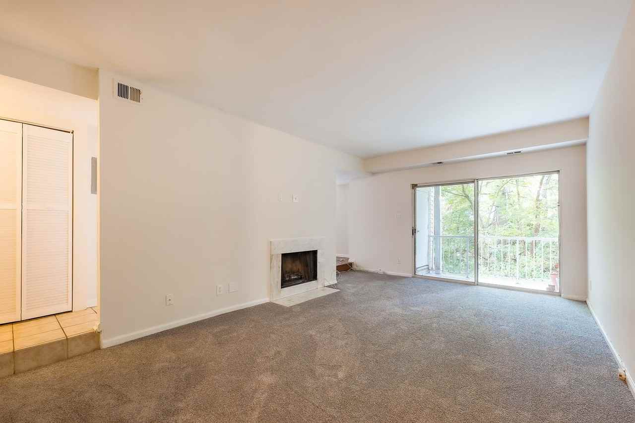 19 Pickering Ct #01 - Photo 4 of 31