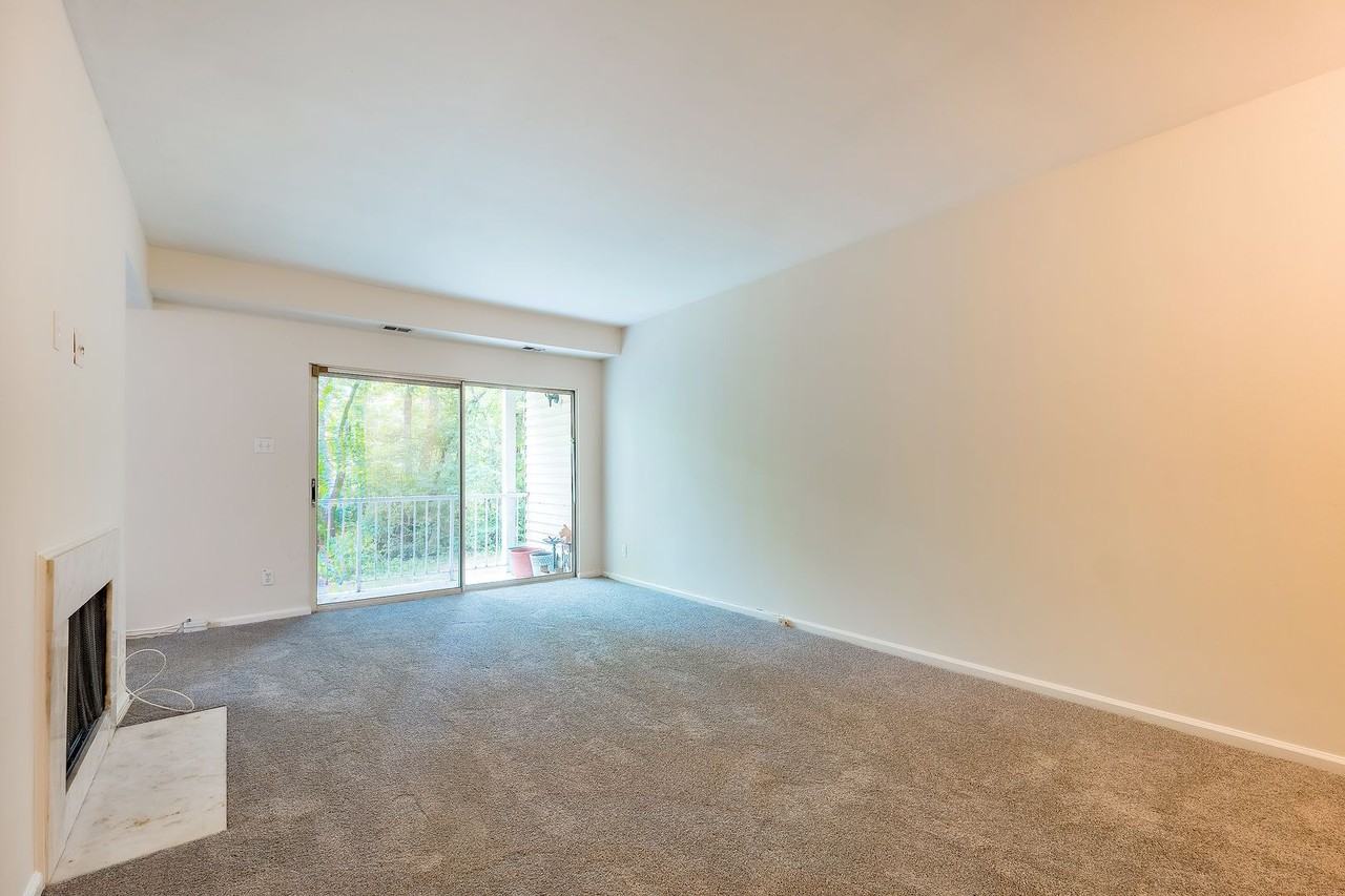 19 Pickering Ct #01 - Photo 5 of 31