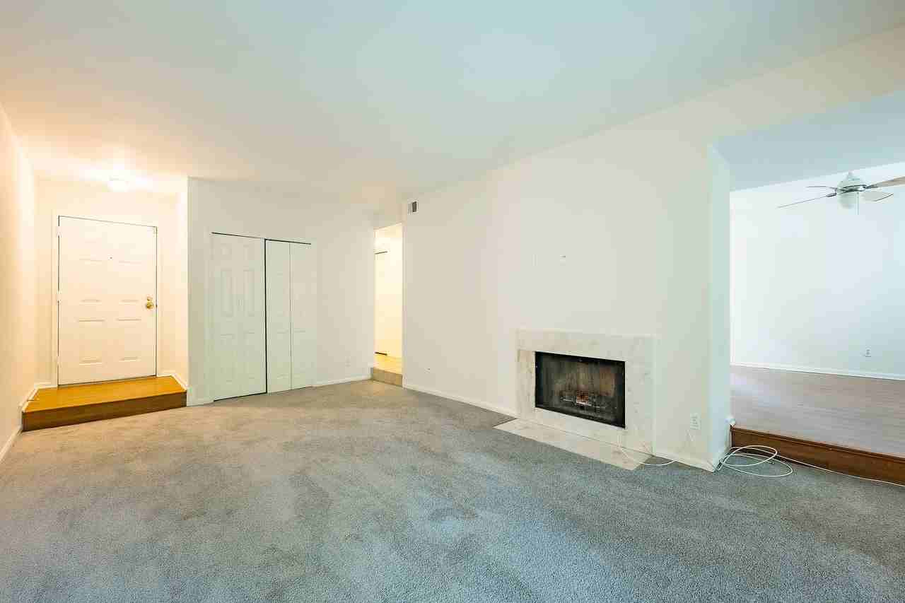 19 Pickering Ct #01 - Photo 7 of 31