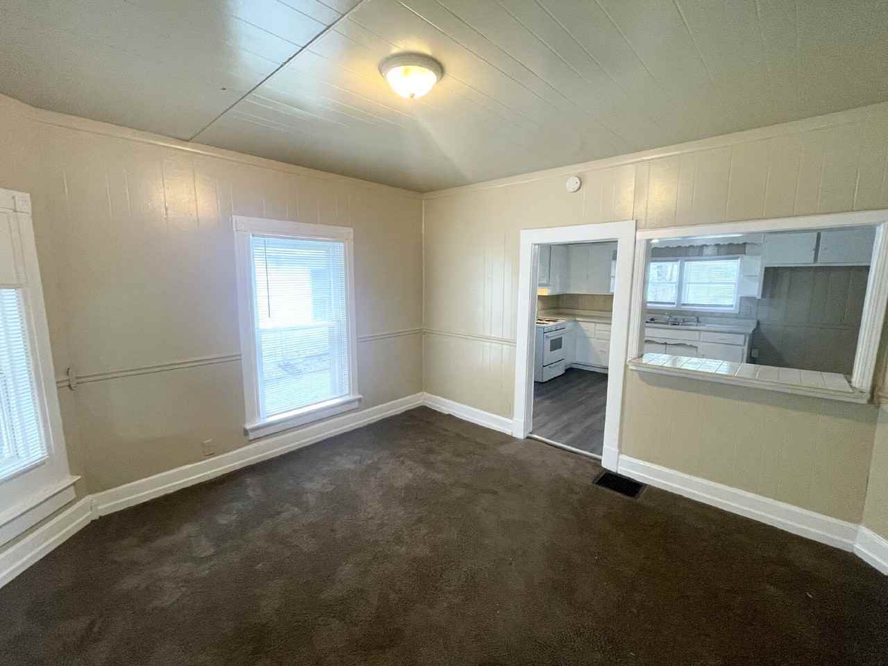 426 N Denny St - Photo 4 of 8