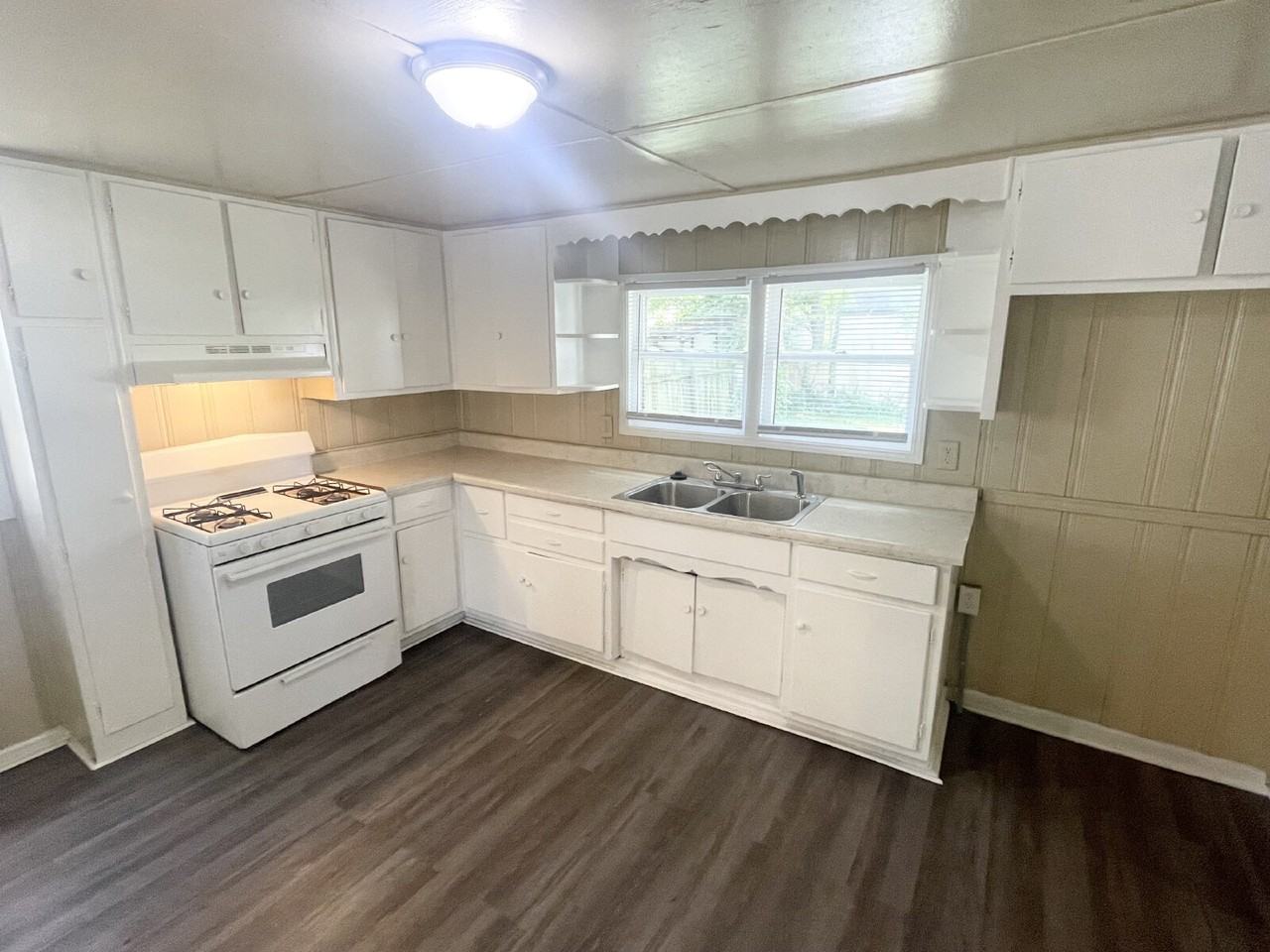 426 N Denny St - Photo 5 of 8