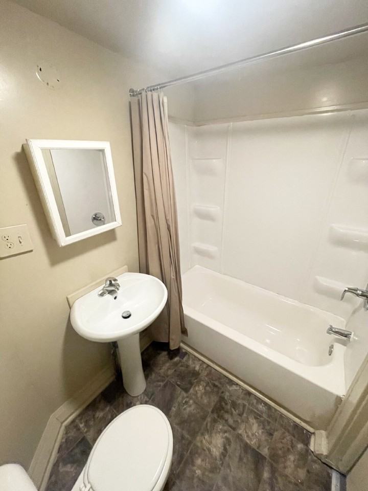 426 N Denny St - Photo 6 of 8