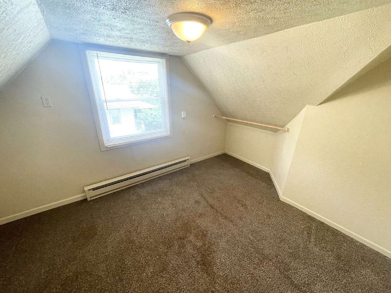 426 N Denny St - Photo 7 of 8