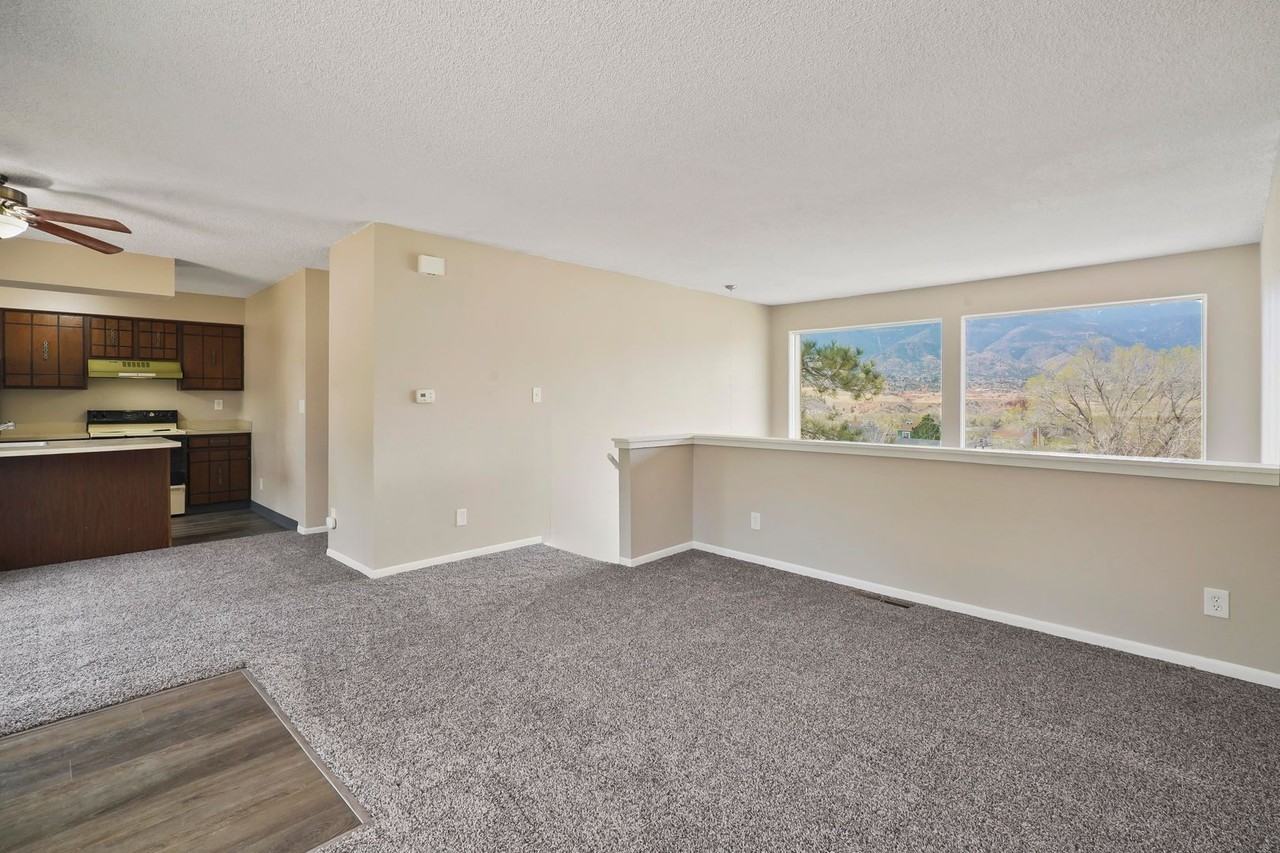 608 Crown Ridge Dr - Photo 4 of 25