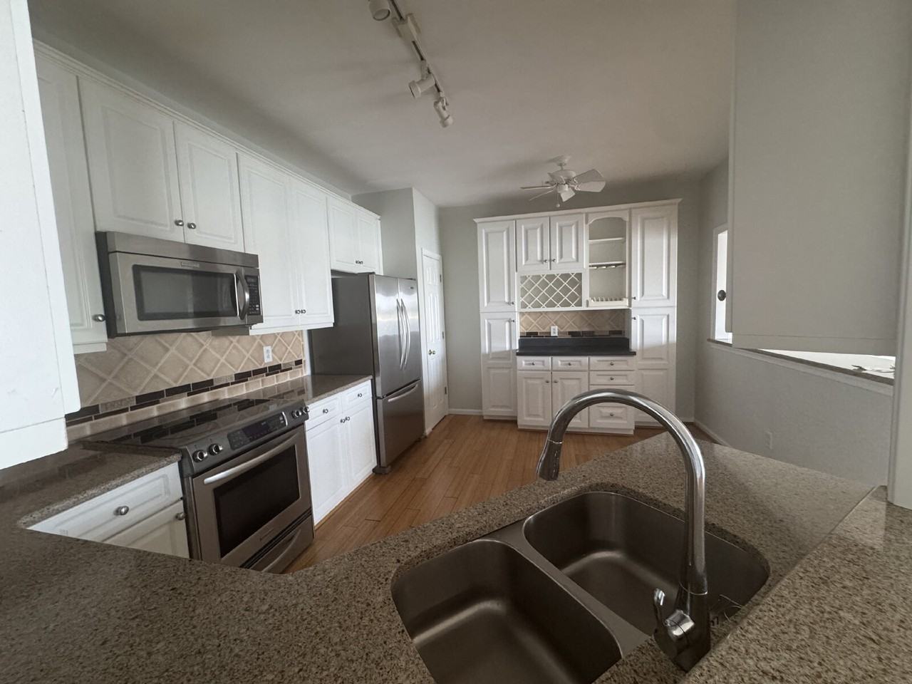 9462 Bay Front Dr - Photo 6 of 24