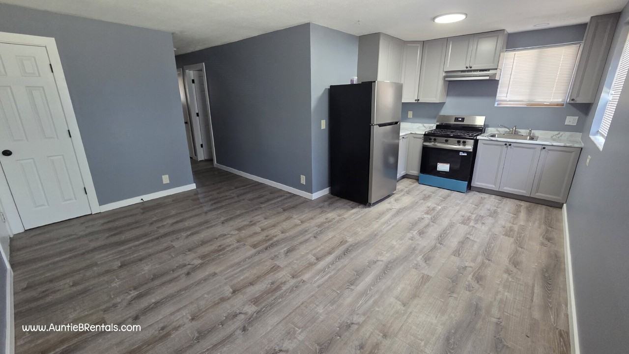 4550 Madison St Ne #1 - Photo 5 of 13