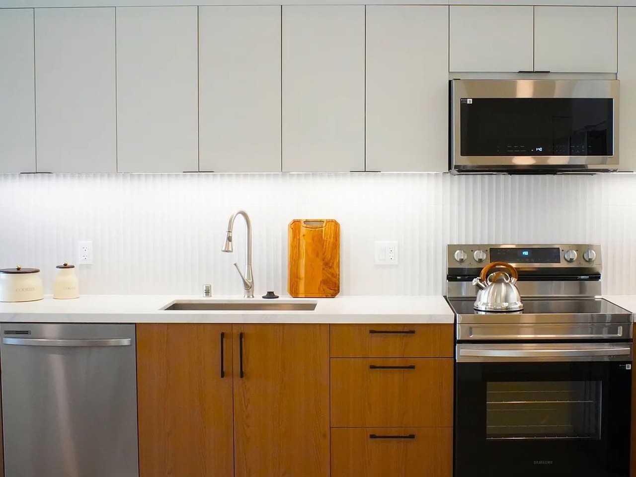 856 Gramercy Dr - Photo 4 of 50