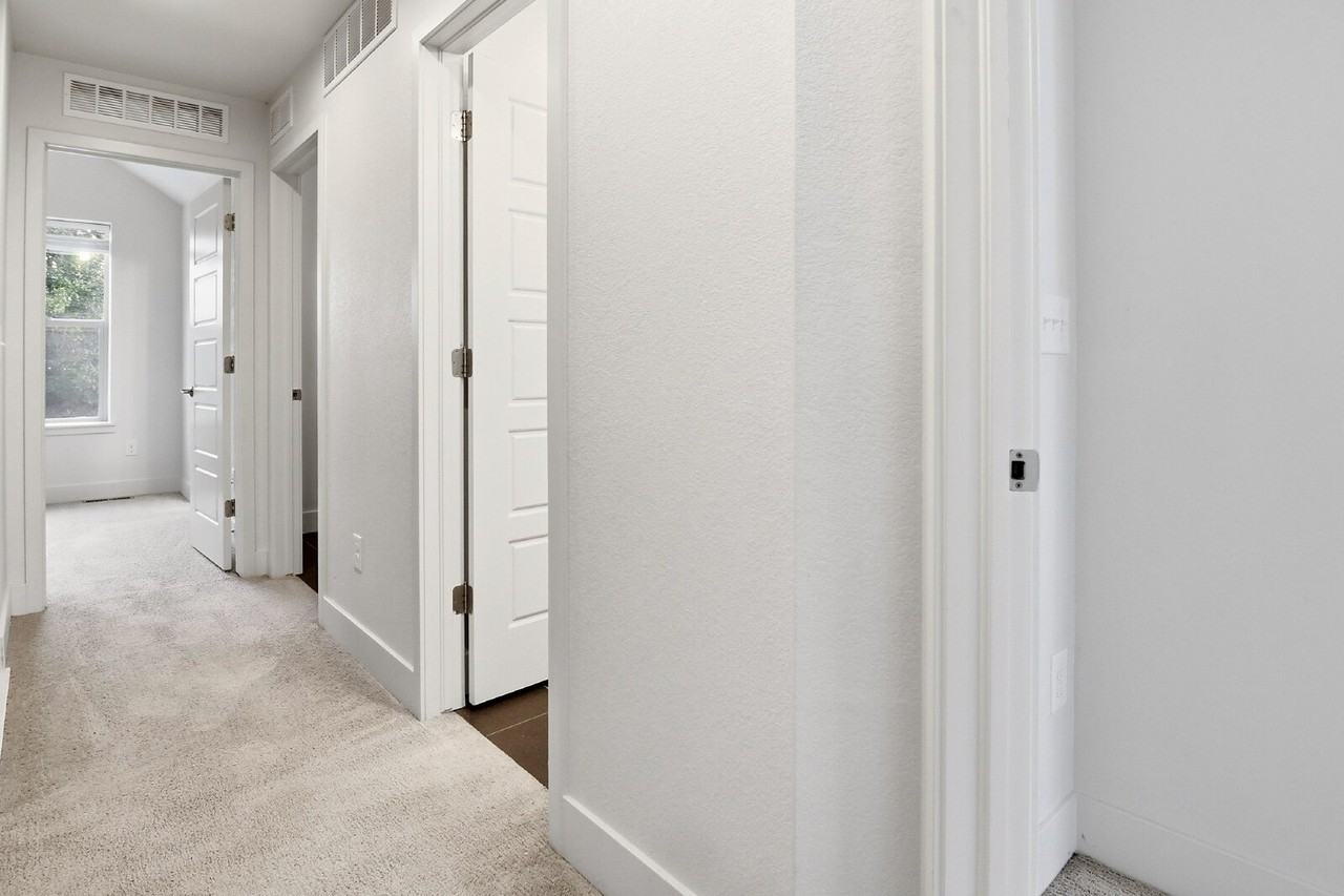 11117 E 25th Ave - Photo 4 of 35