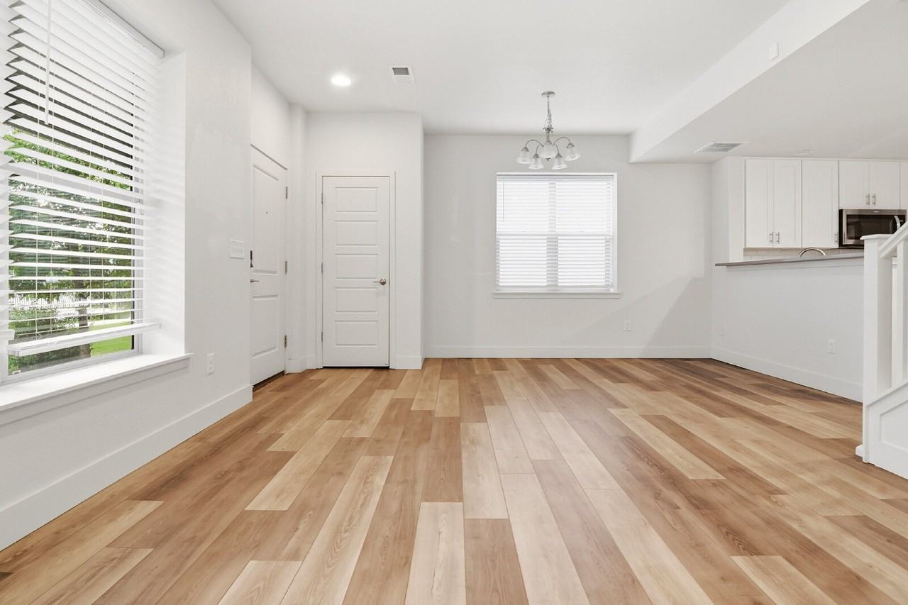 11117 E 25th Ave - Photo 5 of 35