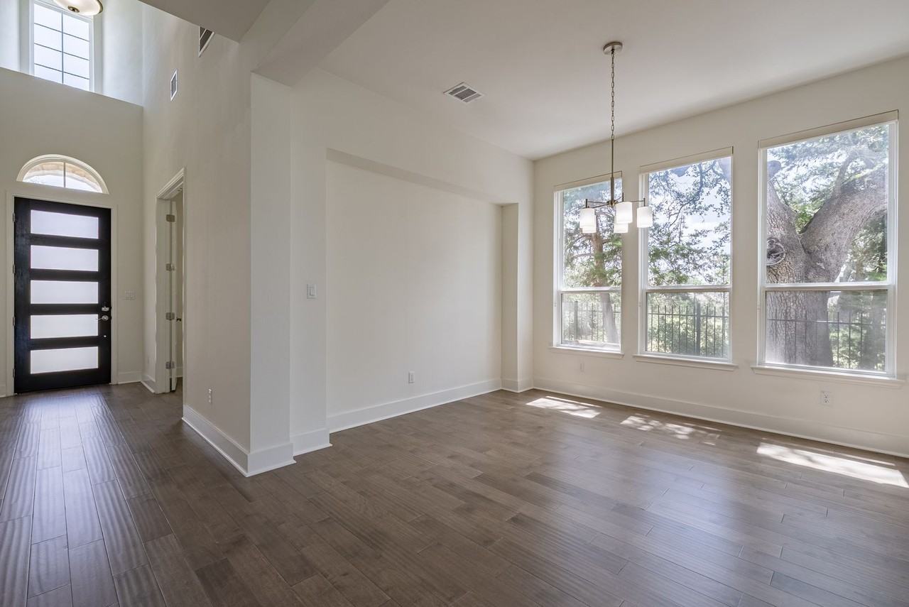 212 Eiglehart Rd - Photo 3 of 30