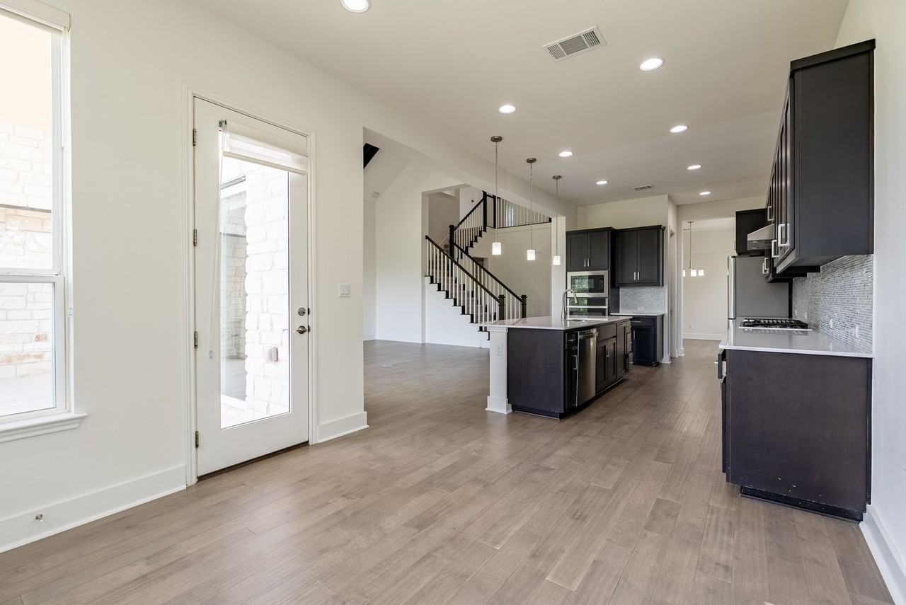 212 Eiglehart Rd - Photo 5 of 30