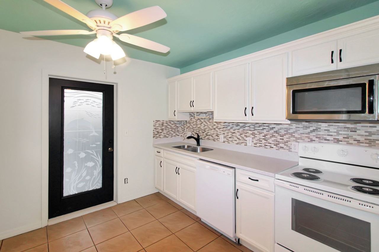 3090 Sunset Beach Dr - Photo 4 of 12