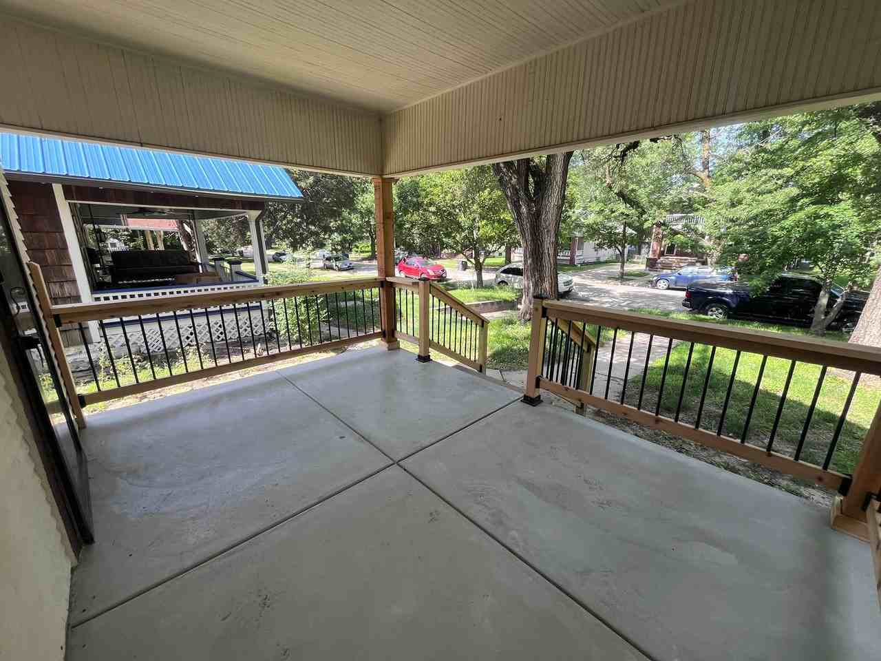 304 S Rutan St - Photo 2 of 10