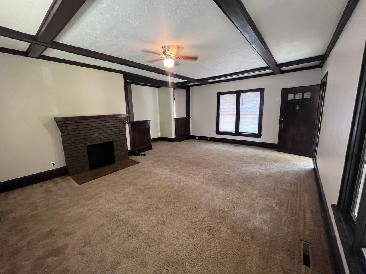 304 S Rutan St - Photo 3 of 10