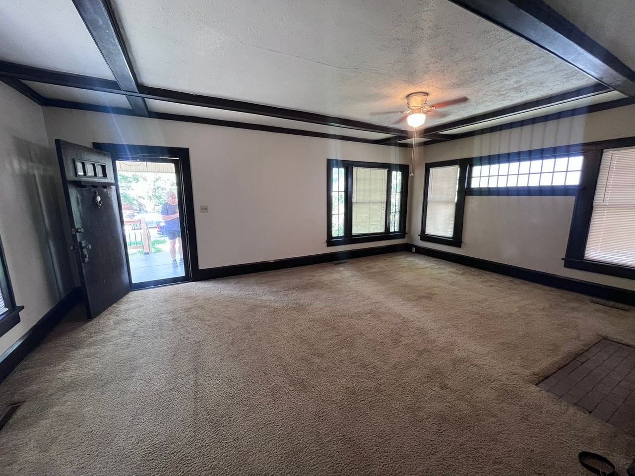 304 S Rutan St - Photo 4 of 10
