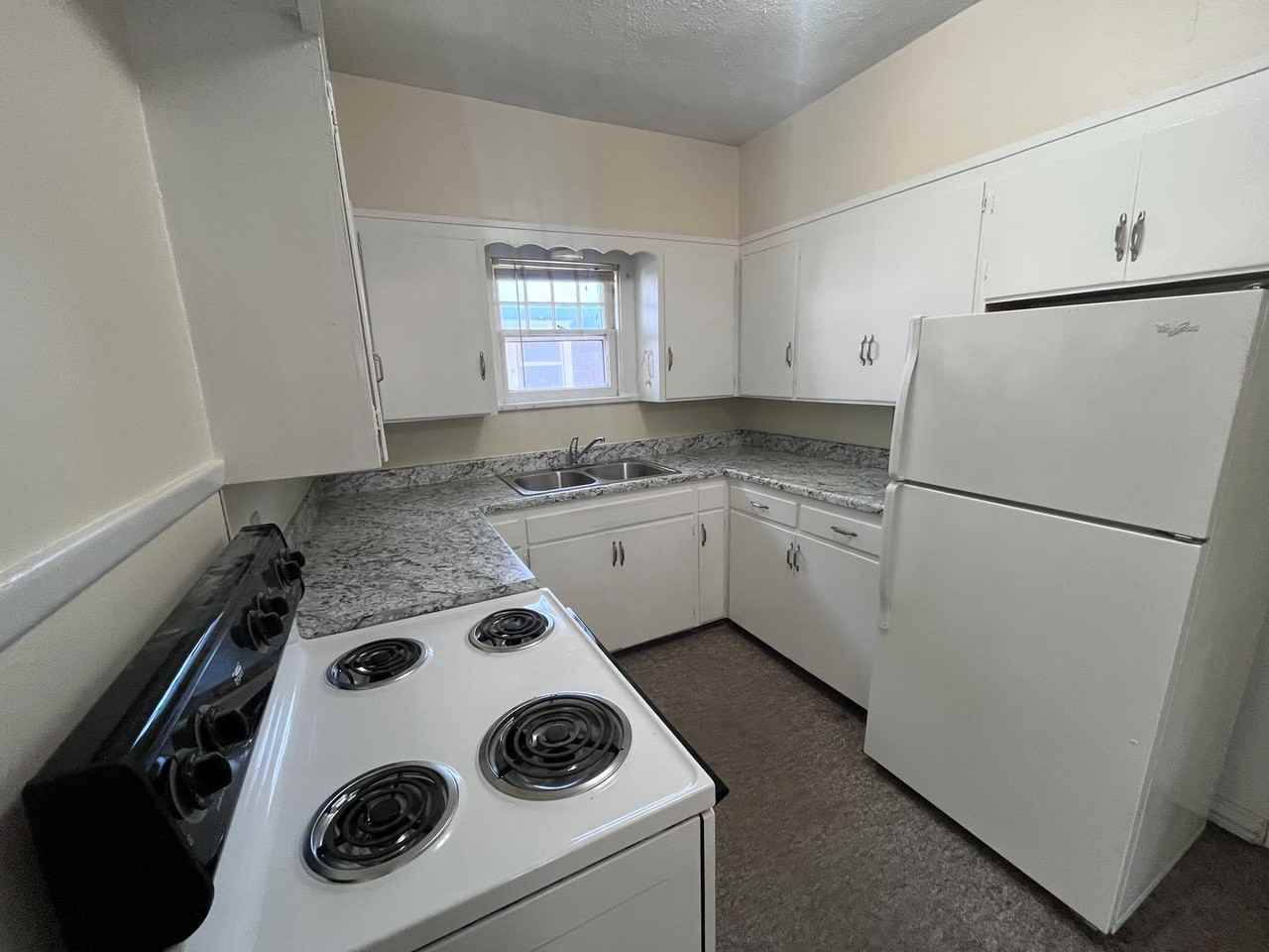 304 S Rutan St - Photo 5 of 10