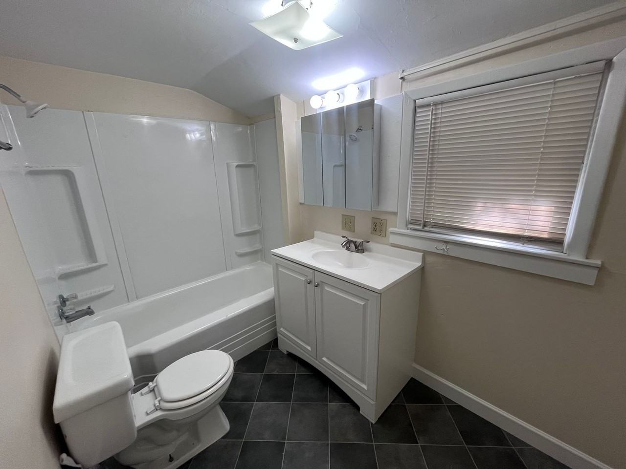 304 S Rutan St - Photo 7 of 10