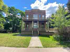 featured image of 918 918 - 922 E 5th St