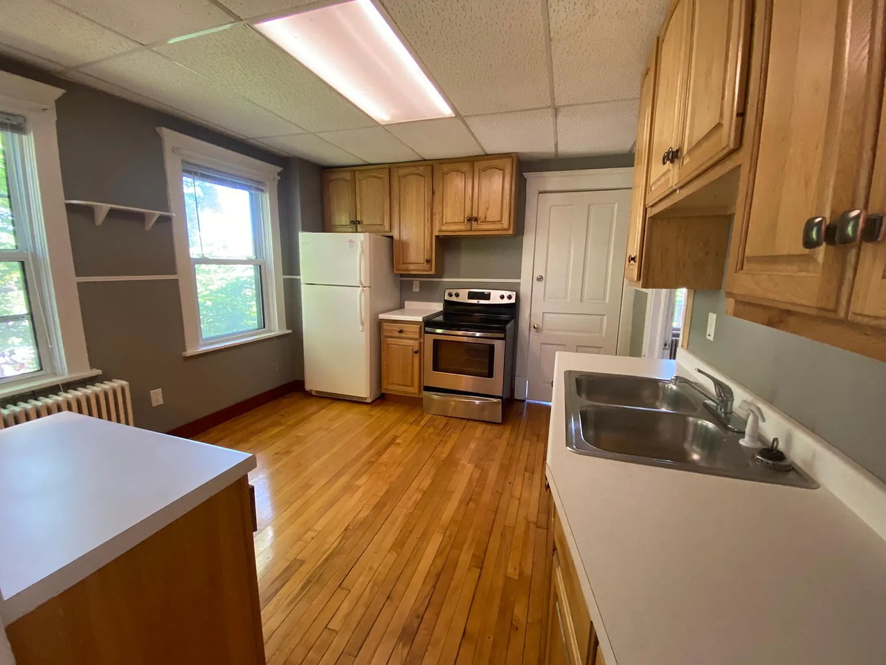 918 - 922 E 5th St - Photo 5 of 27