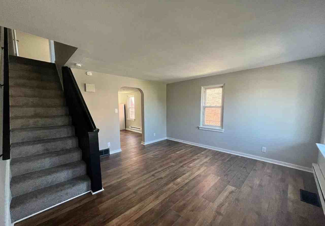 2011A Forster St - Photo 2 of 5