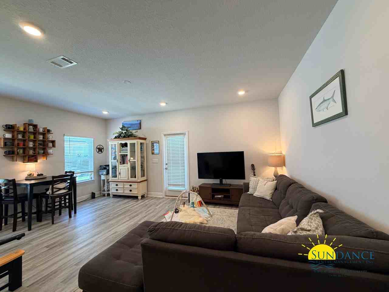 1015 Mclaren Cir - Photo 3 of 26