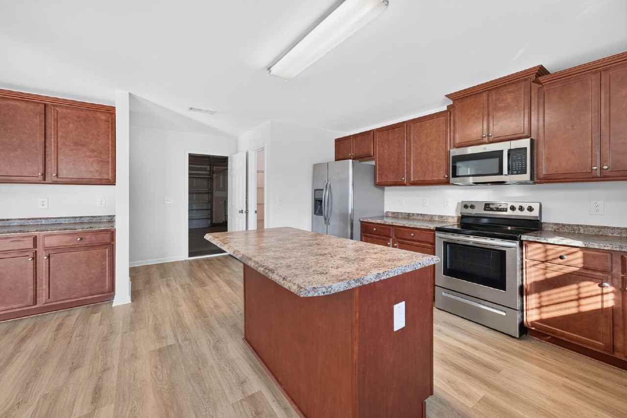 2472 Melfield Dr - Photo 6 of 40