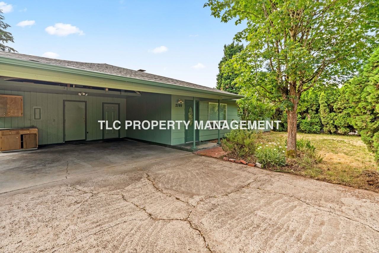 2199 Devos St - Photo 2 of 23