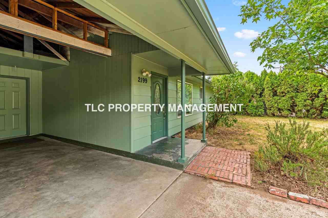 2199 Devos St - Photo 3 of 23