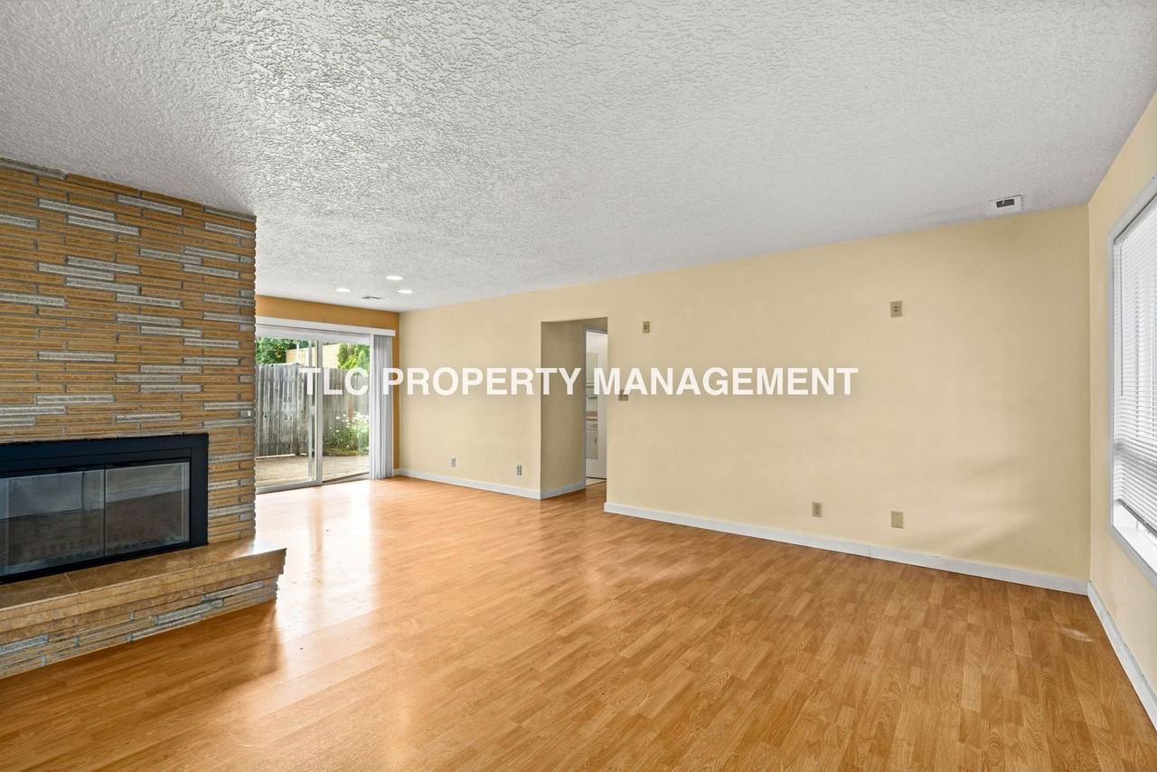 2199 Devos St - Photo 7 of 23