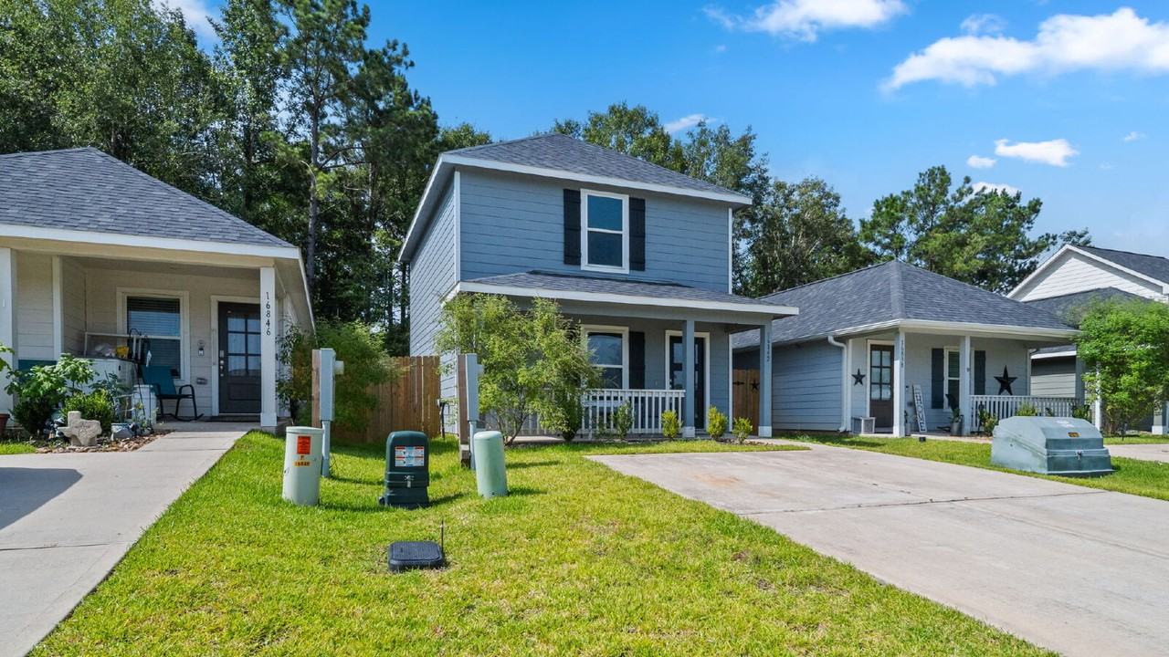 16842 Marie Village Dr - Photo 2 of 17