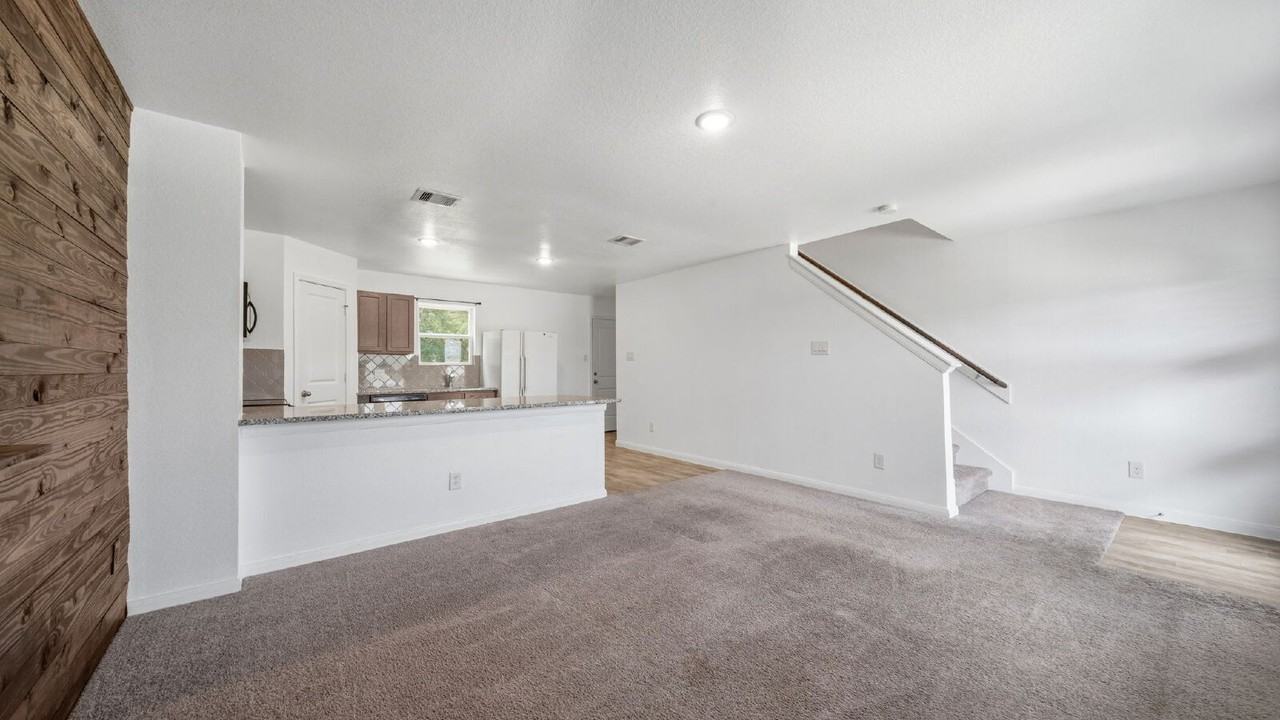 16842 Marie Village Dr - Photo 5 of 17