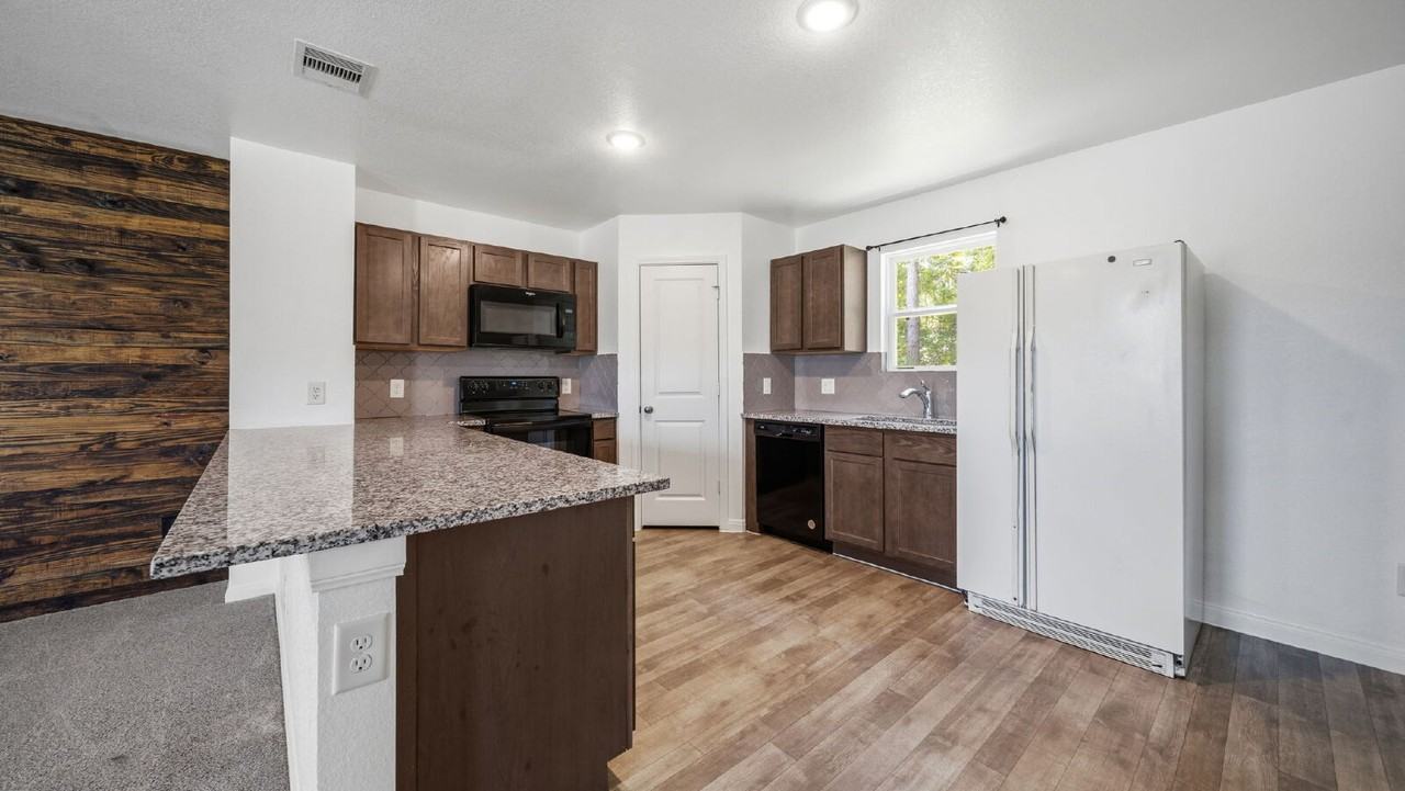 16842 Marie Village Dr - Photo 7 of 17