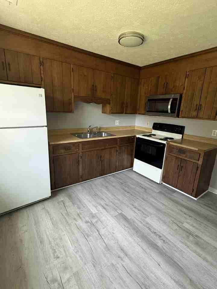 100 Otway Dr - Photo 5 of 10