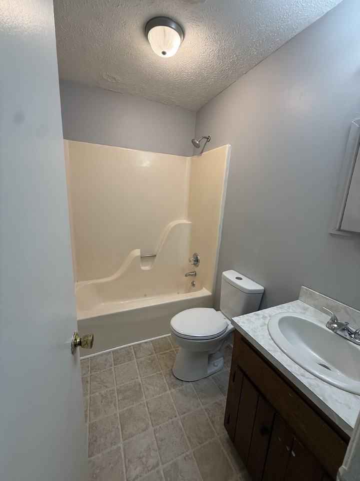 100 Otway Dr - Photo 7 of 10