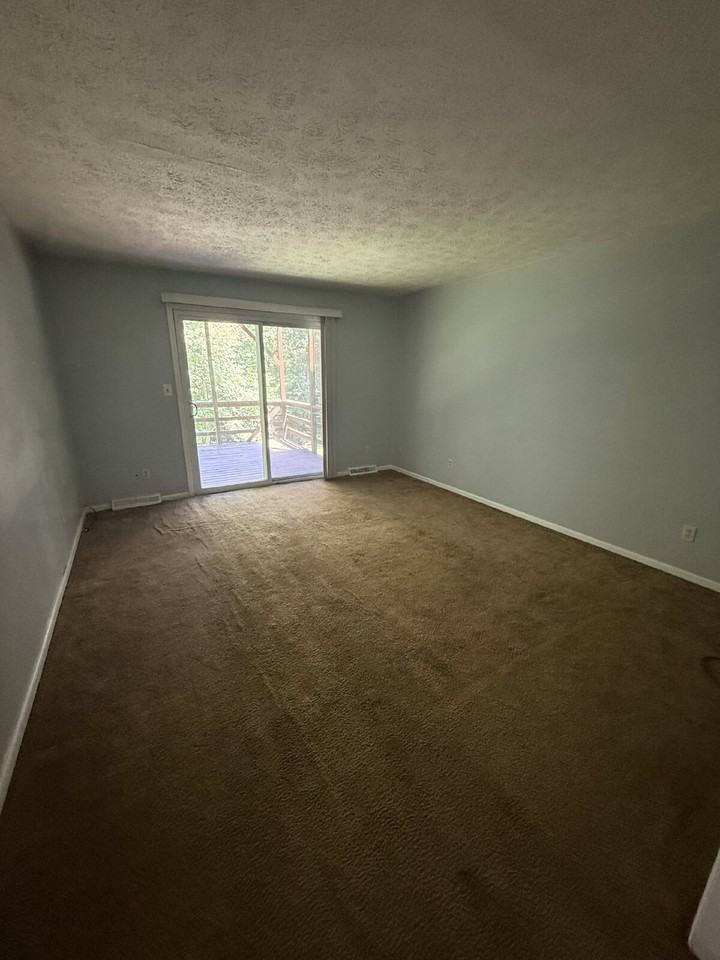 100 Otway Dr #C - Photo 3 of 8