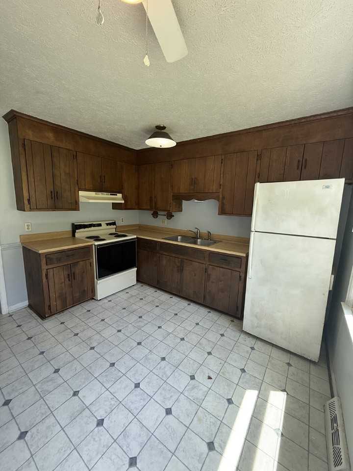 100 Otway Dr #C - Photo 4 of 8