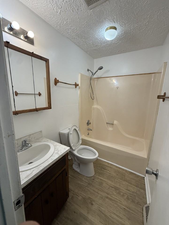100 Otway Dr #C - Photo 6 of 8