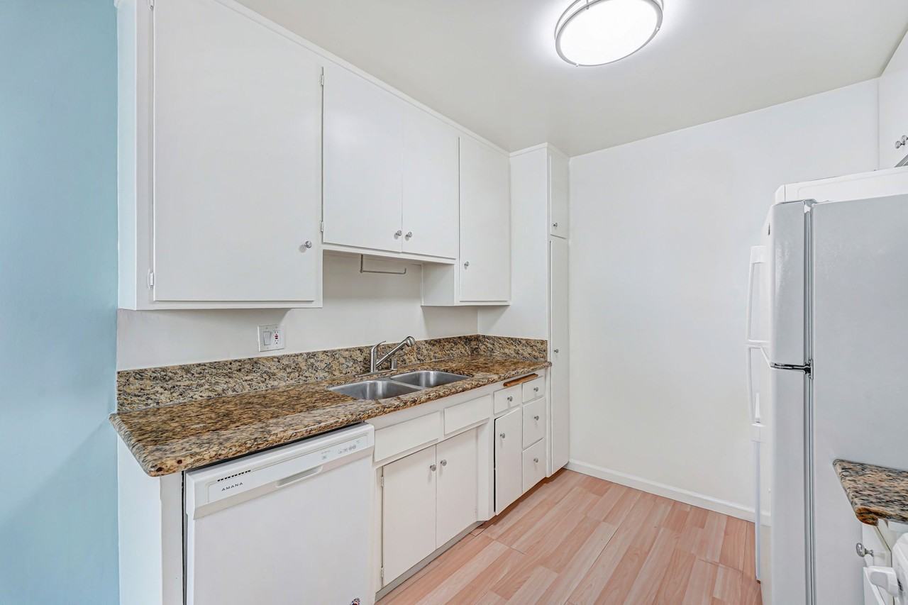 937 6th St in Santa Monica - Photo 2 of 4