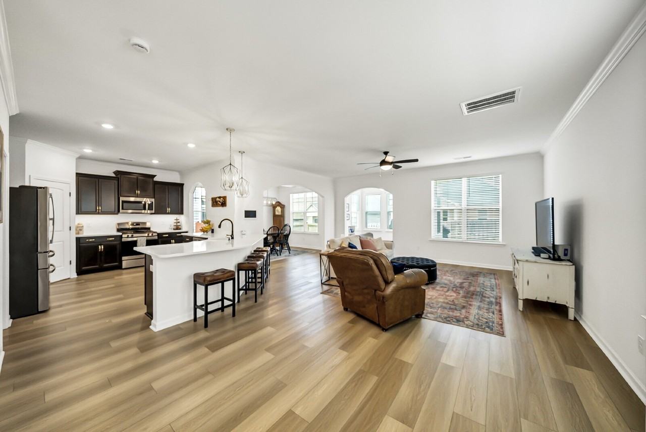 924 Windchase Way - Photo 5 of 50