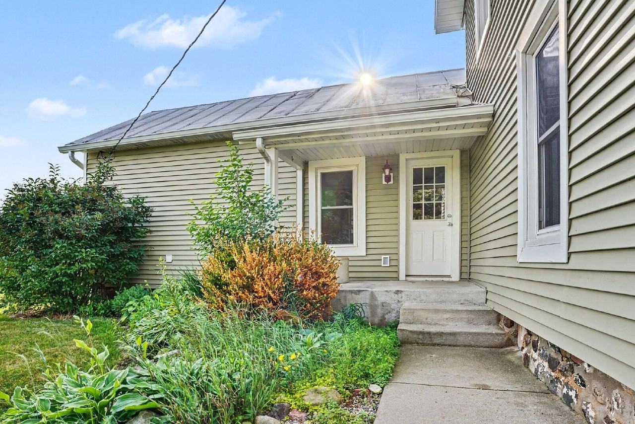 5749 Upton Rd - Photo 4 of 24