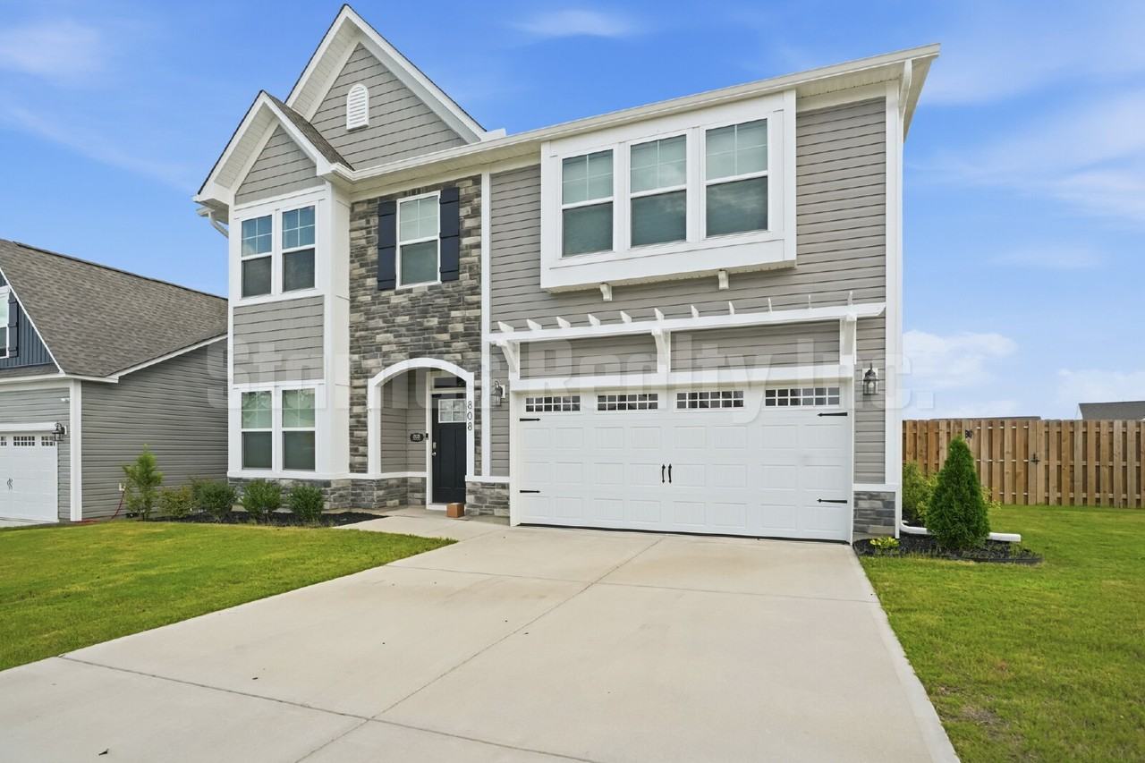 808 Pullman Loop - Photo 2 of 36