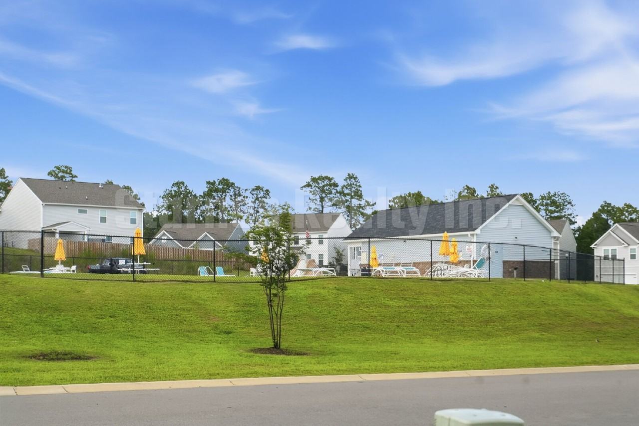 808 Pullman Loop - Photo 3 of 36