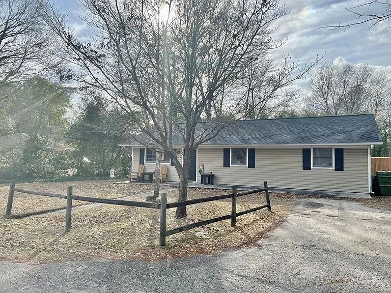 1252 Hastings Dr - Photo 2 of 18