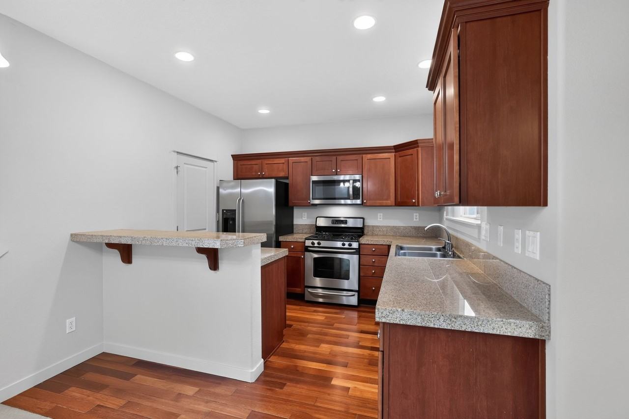 7130 Ne Ridge Dr - Photo 3 of 13