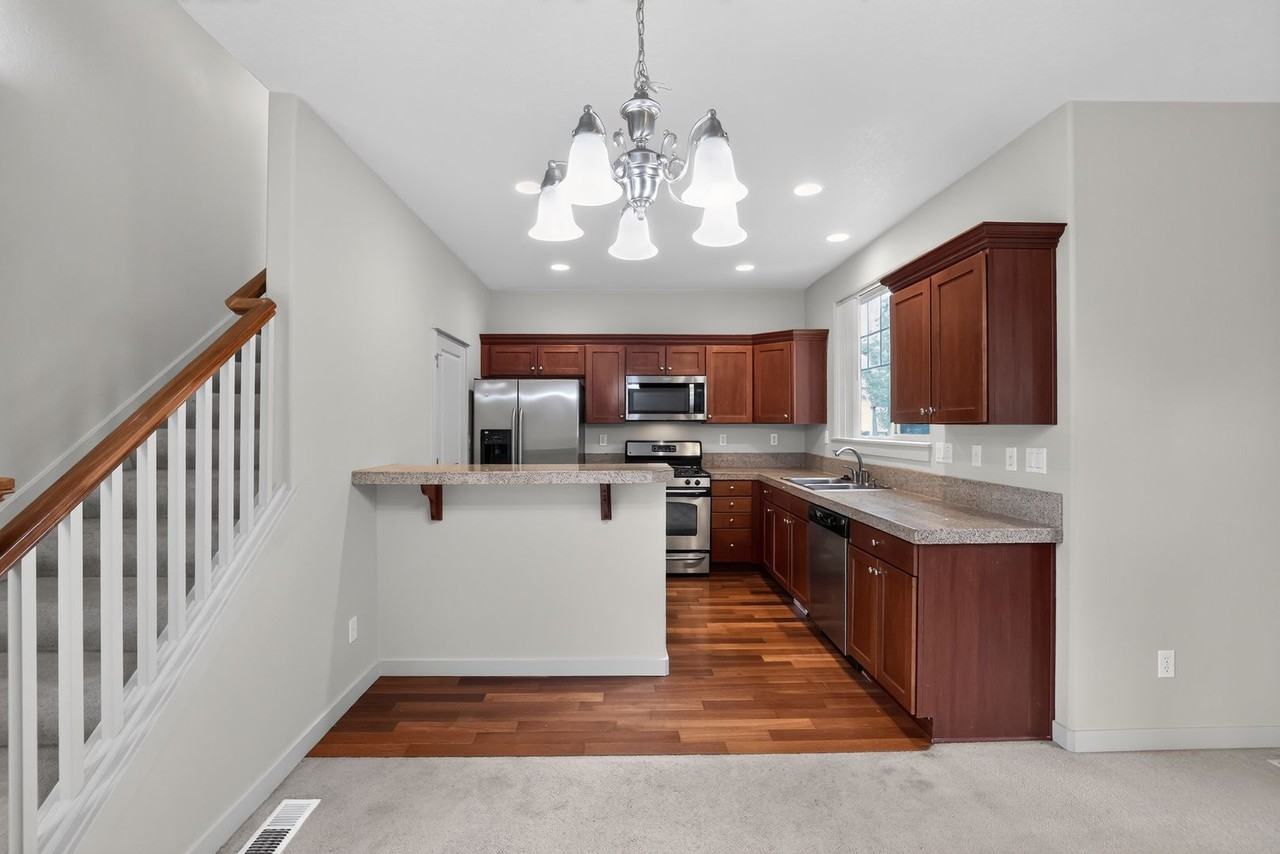 7130 Ne Ridge Dr - Photo 4 of 13