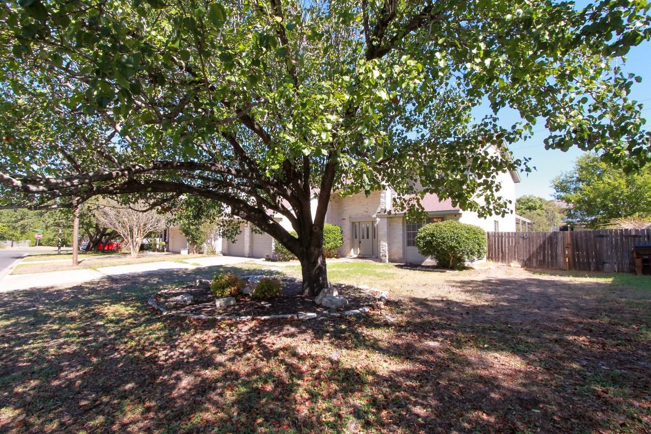 1809 Fawn Ridge Trl - Photo 2 of 37